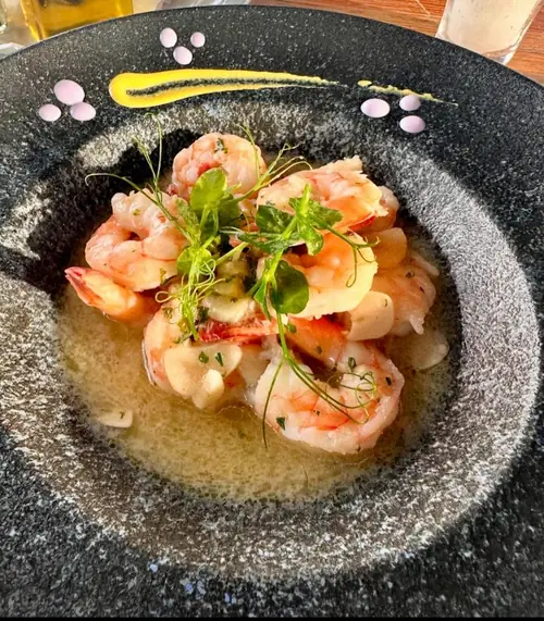 Camarones al ajillo